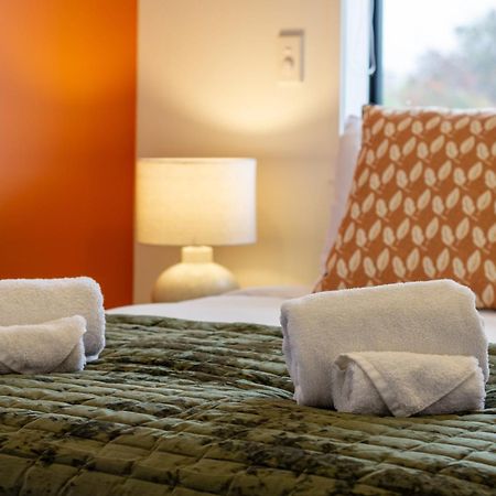Serene Living 2 Bed With Carpark Christchurch Buitenkant foto