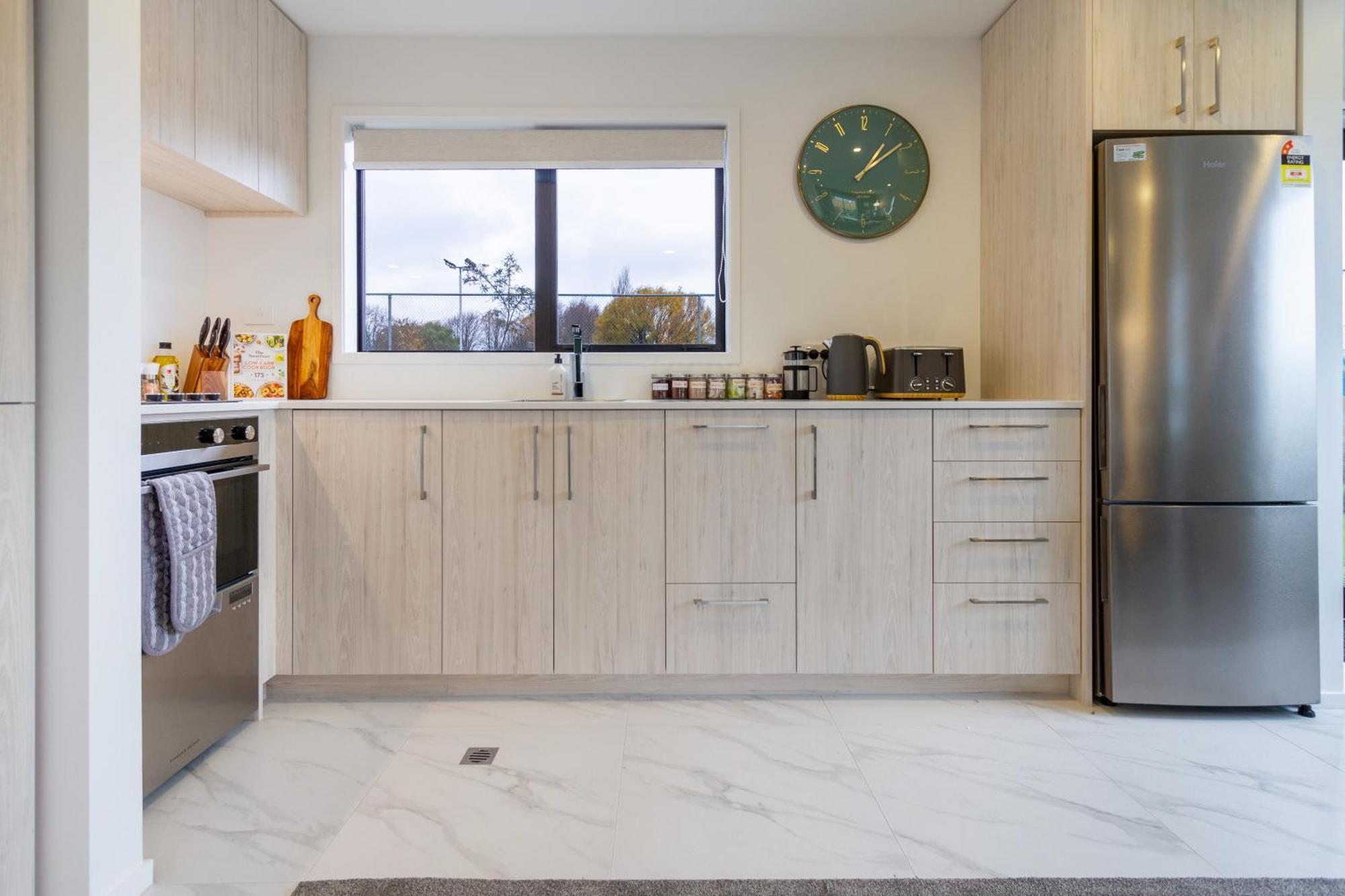 Serene Living 2 Bed With Carpark Christchurch Buitenkant foto