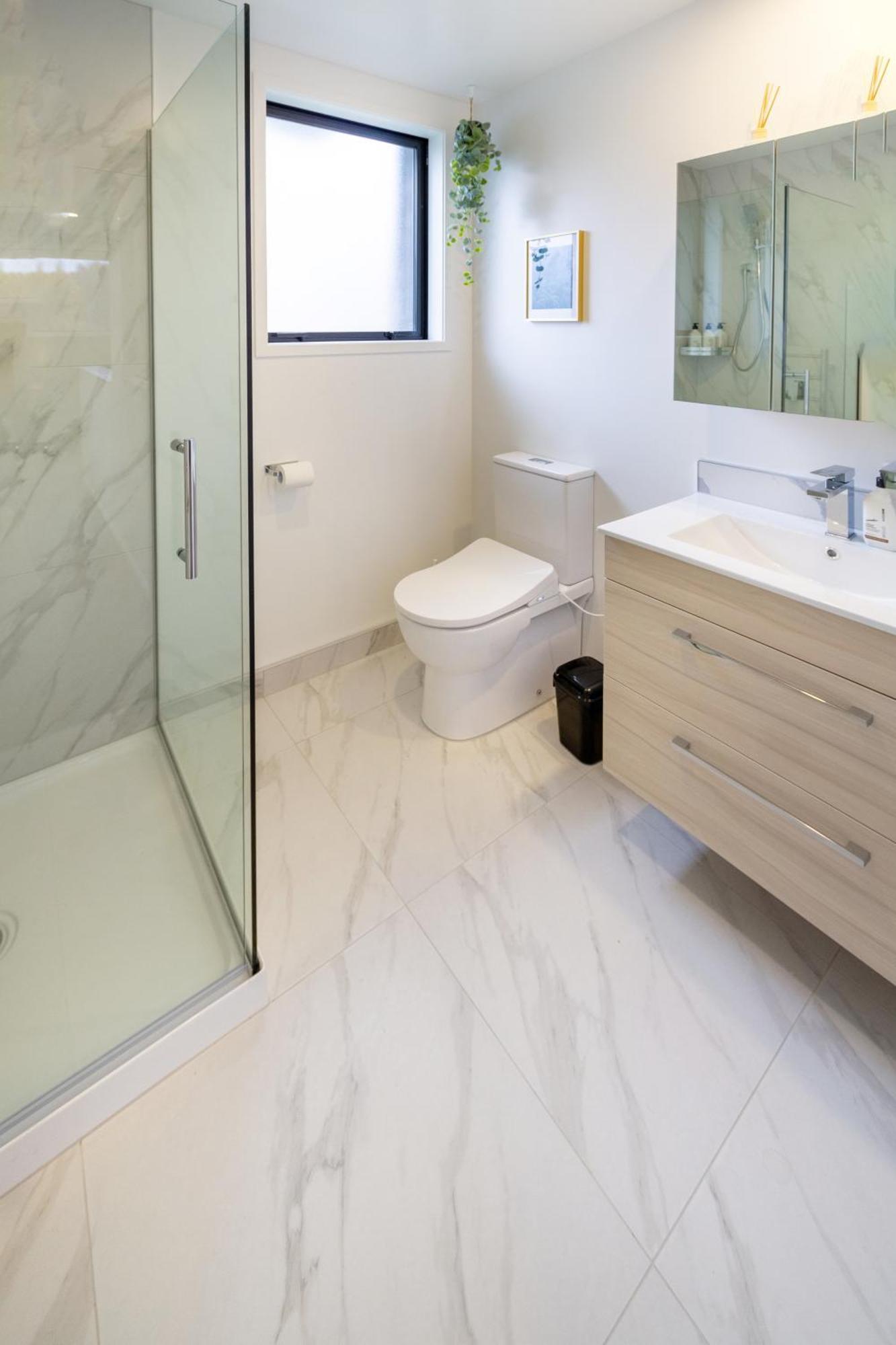 Serene Living 2 Bed With Carpark Christchurch Buitenkant foto