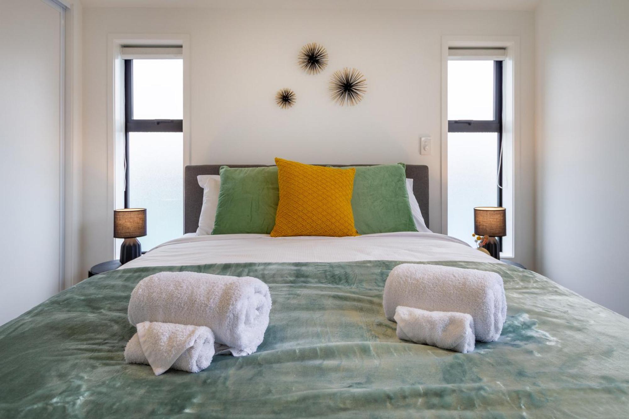 Serene Living 2 Bed With Carpark Christchurch Buitenkant foto