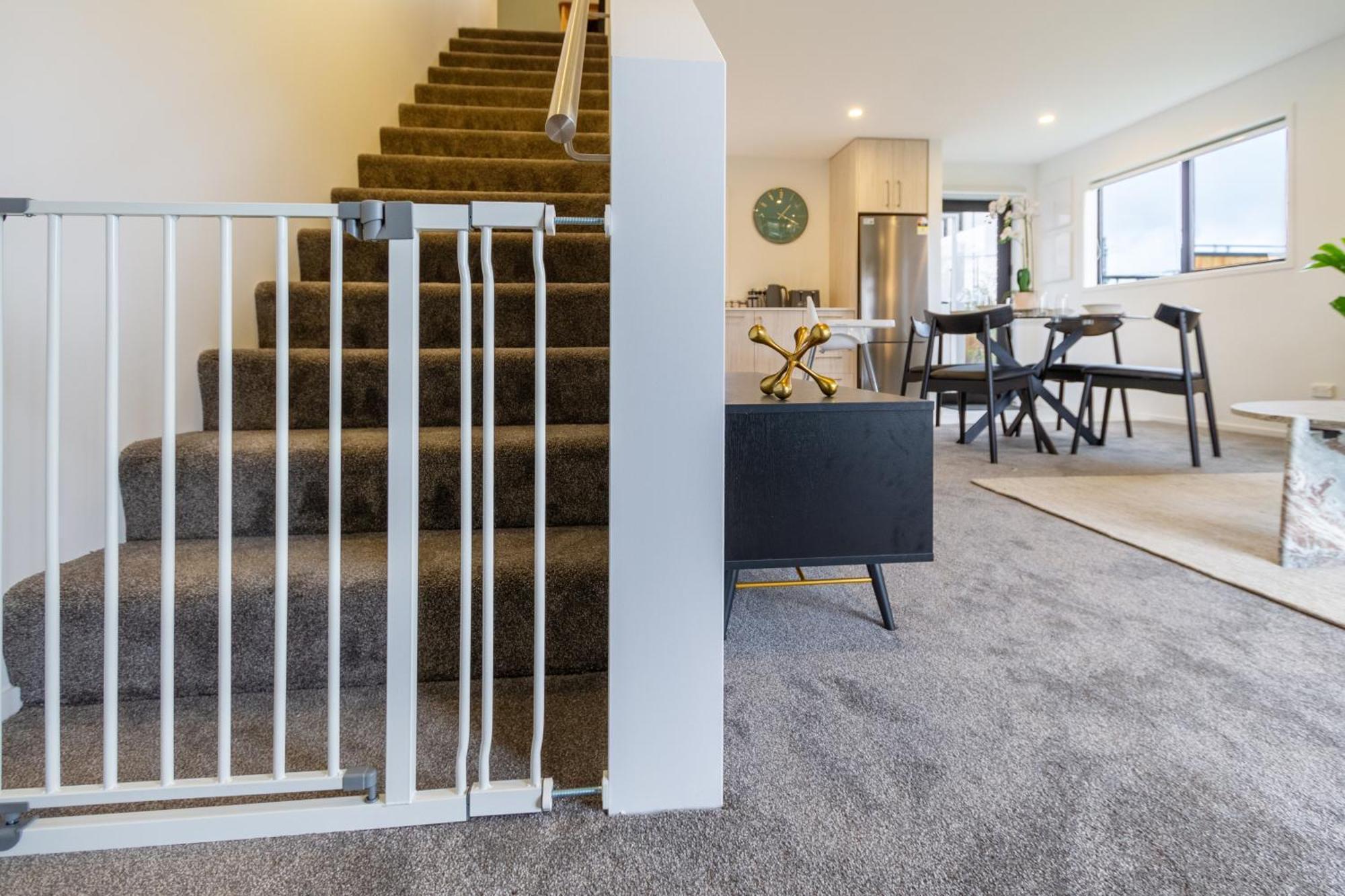 Serene Living 2 Bed With Carpark Christchurch Buitenkant foto