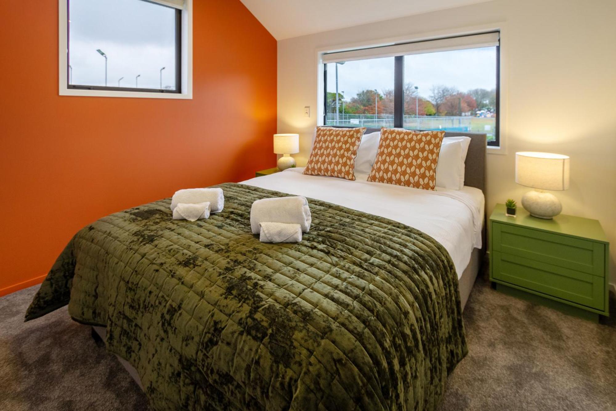 Serene Living 2 Bed With Carpark Christchurch Buitenkant foto