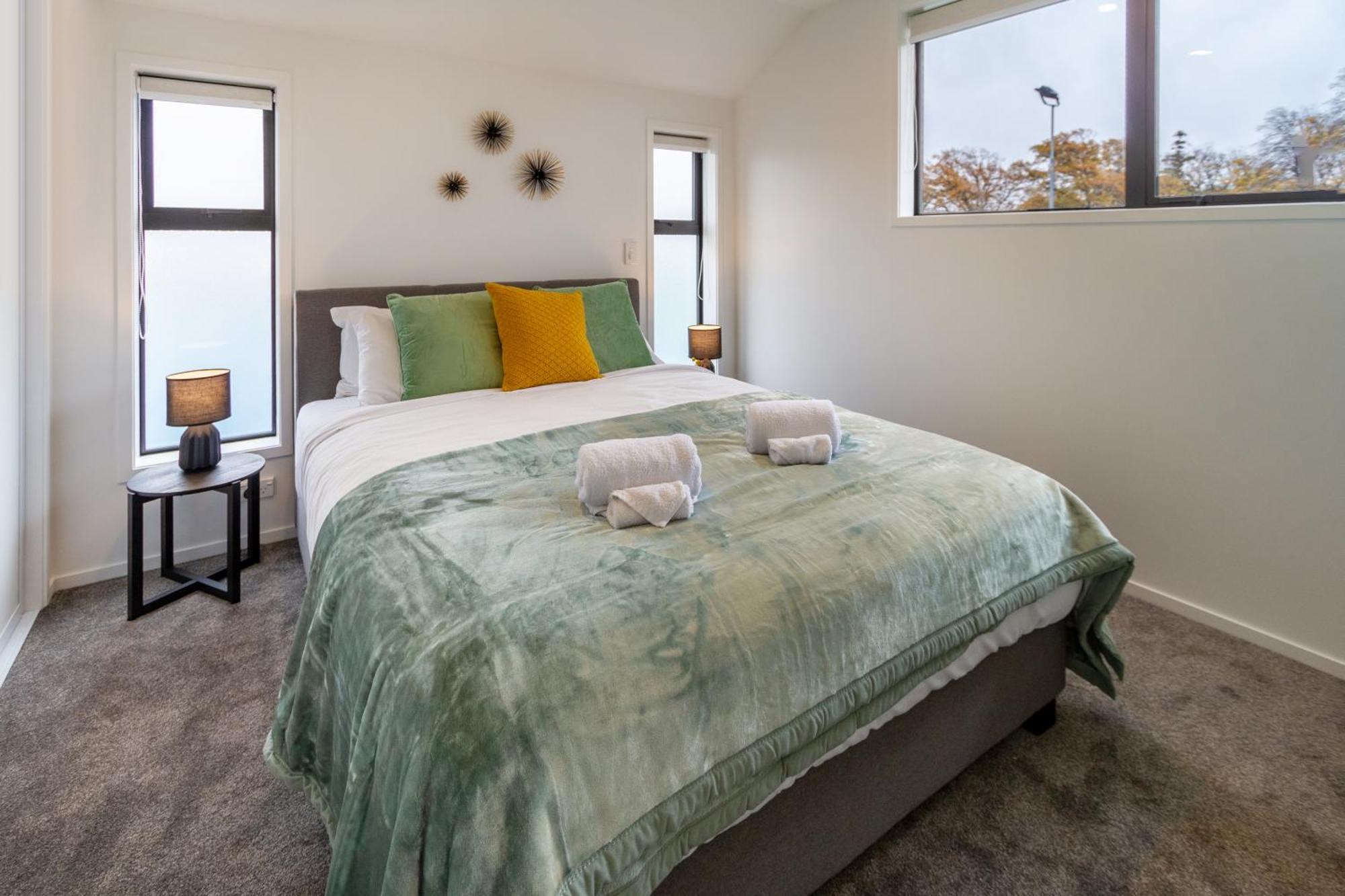 Serene Living 2 Bed With Carpark Christchurch Buitenkant foto