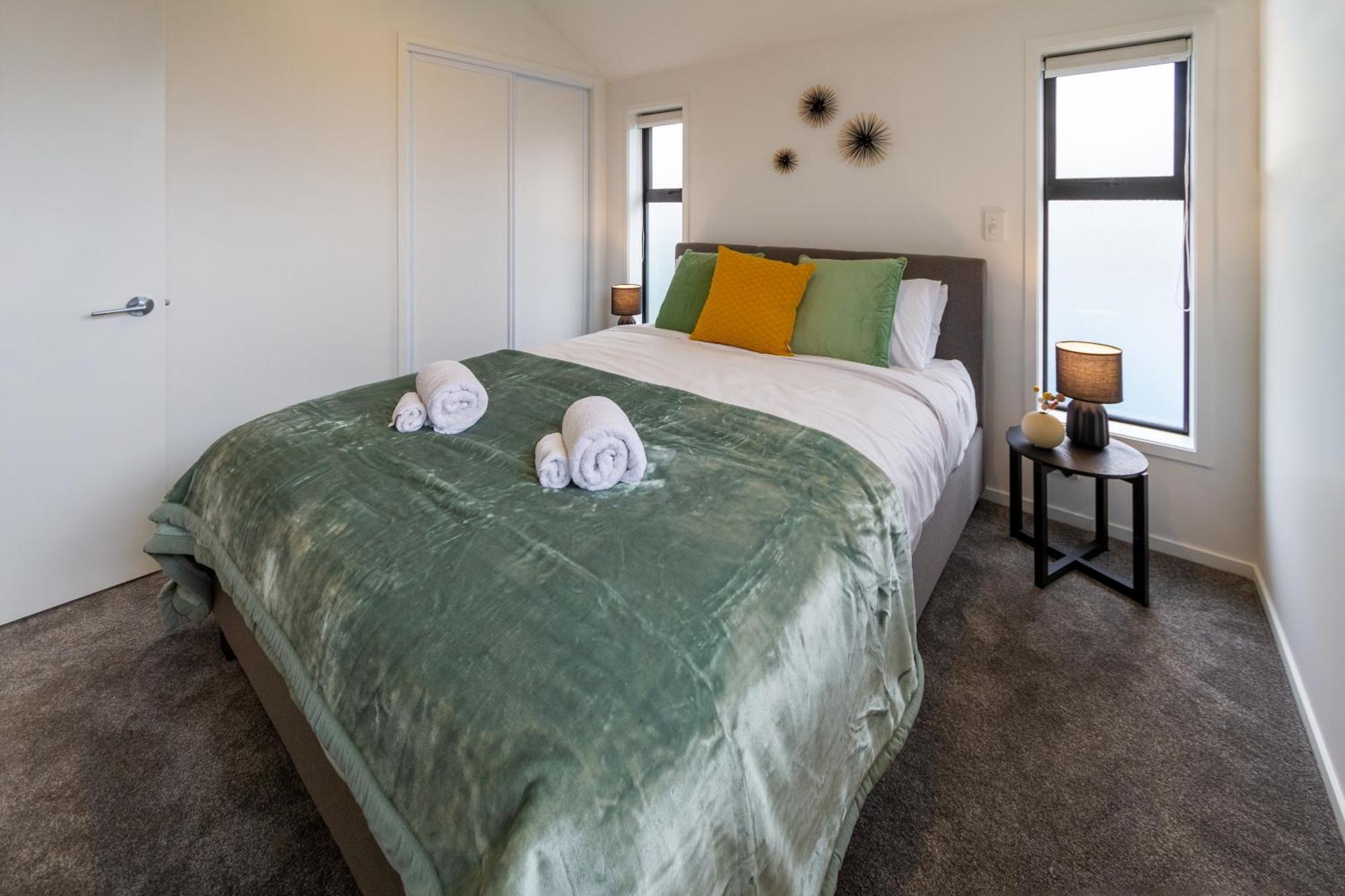 Serene Living 2 Bed With Carpark Christchurch Buitenkant foto