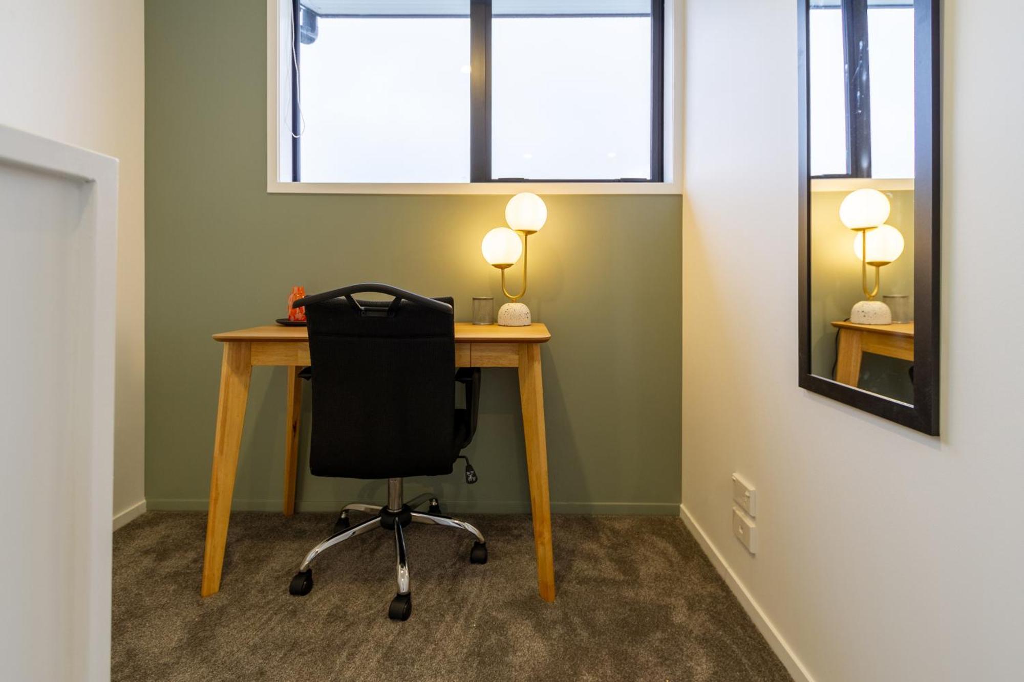 Serene Living 2 Bed With Carpark Christchurch Buitenkant foto