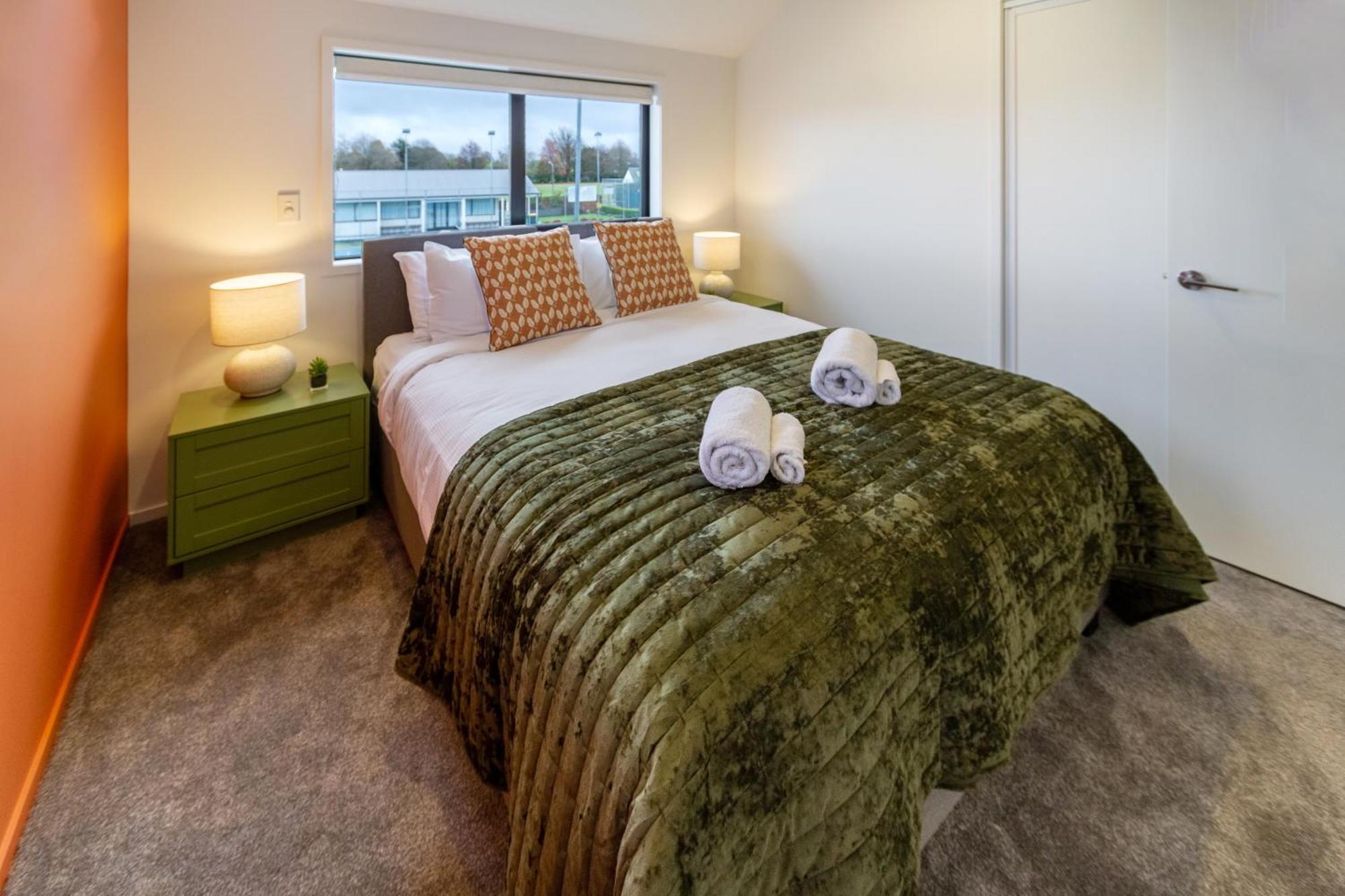 Serene Living 2 Bed With Carpark Christchurch Buitenkant foto
