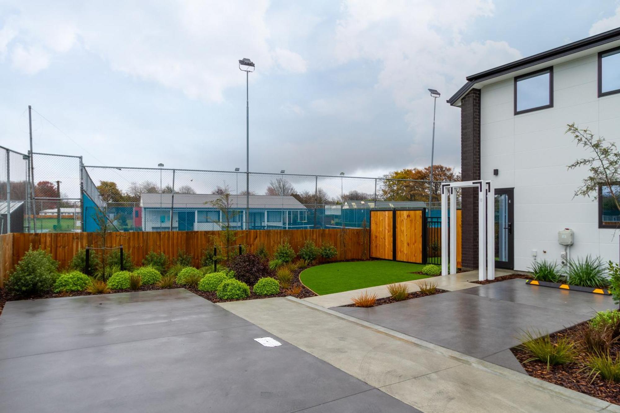 Serene Living 2 Bed With Carpark Christchurch Buitenkant foto